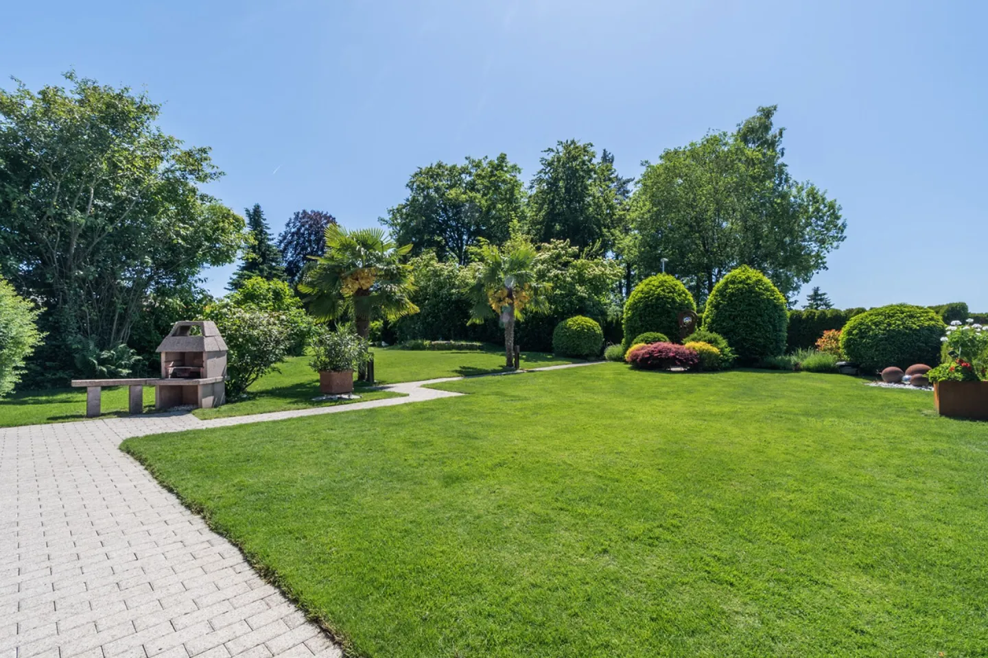 Posizione assoluta di prima classe, giardino simile a un parco... - Foto 3 di 13
