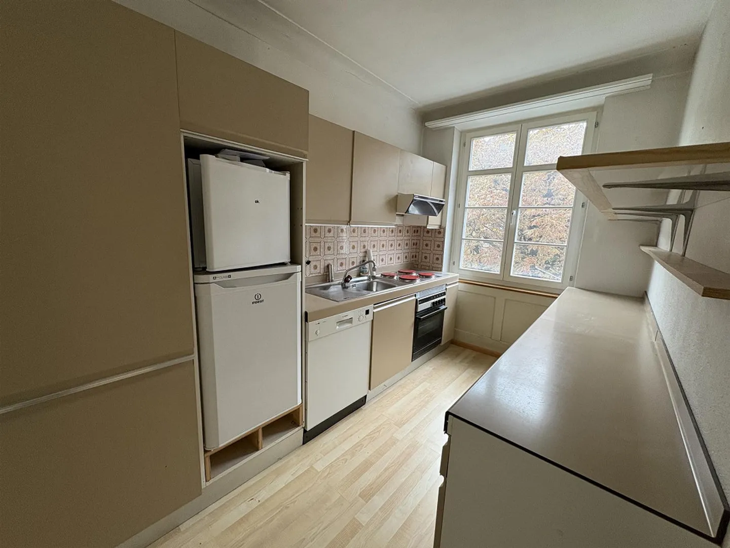 Original 3.5-room old building condominium in a sought-after location - Photo 5 of 10