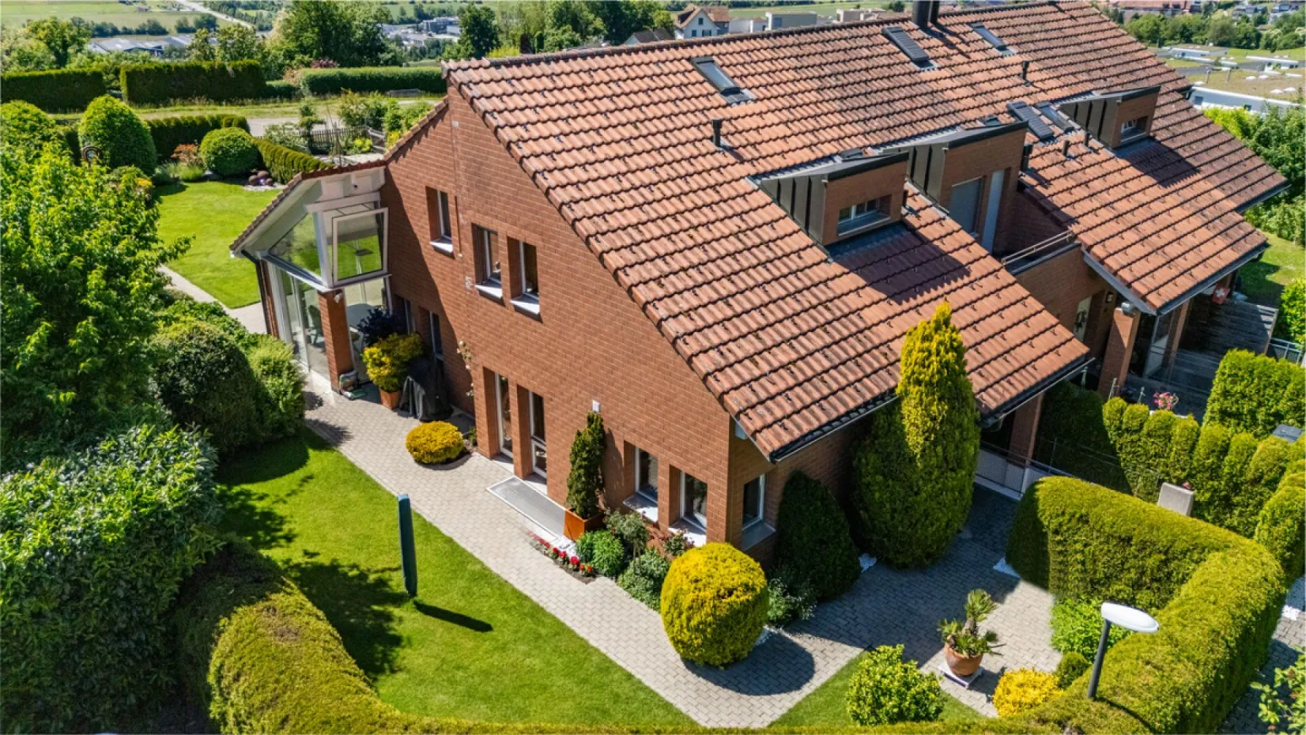 Posizione assoluta di prima classe, giardino simile a un parco... - Foto 12 di 13