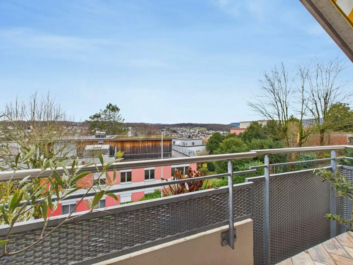 Exclusive living experience in Oberwil BL, completely renovated 4.5 room attic gem with the highest comfort - Photo 6 of 12