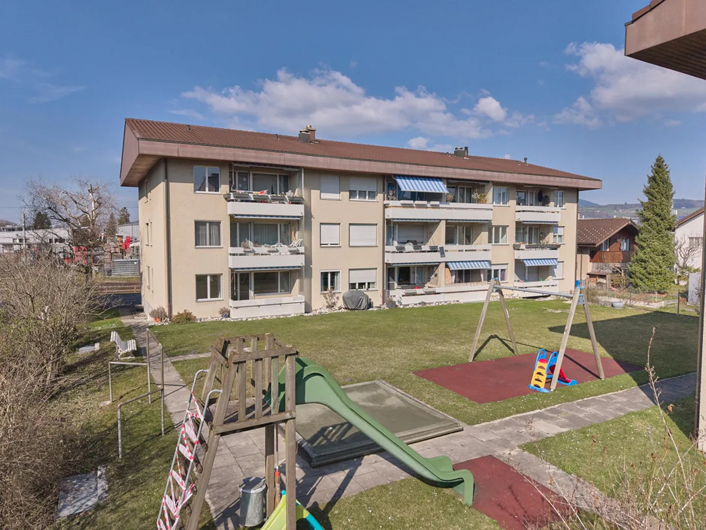 Vivere nel centro del villaggio di Uetendorf - Foto 2 di 10