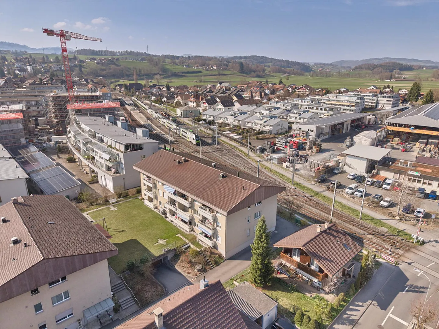 Vivere nel centro del villaggio di Uetendorf - Foto 5 di 10