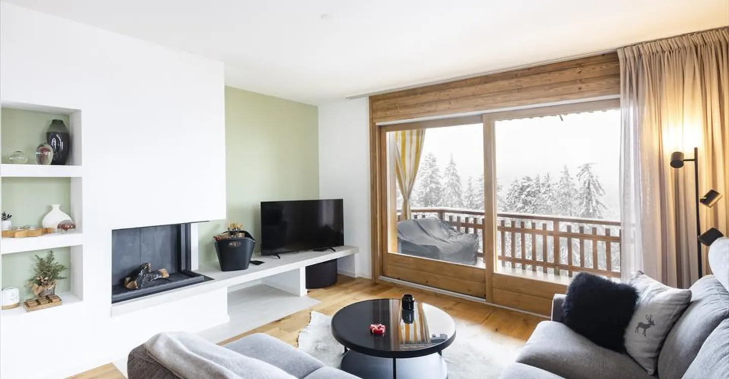 Charming Apartment - Photo 2 of 12