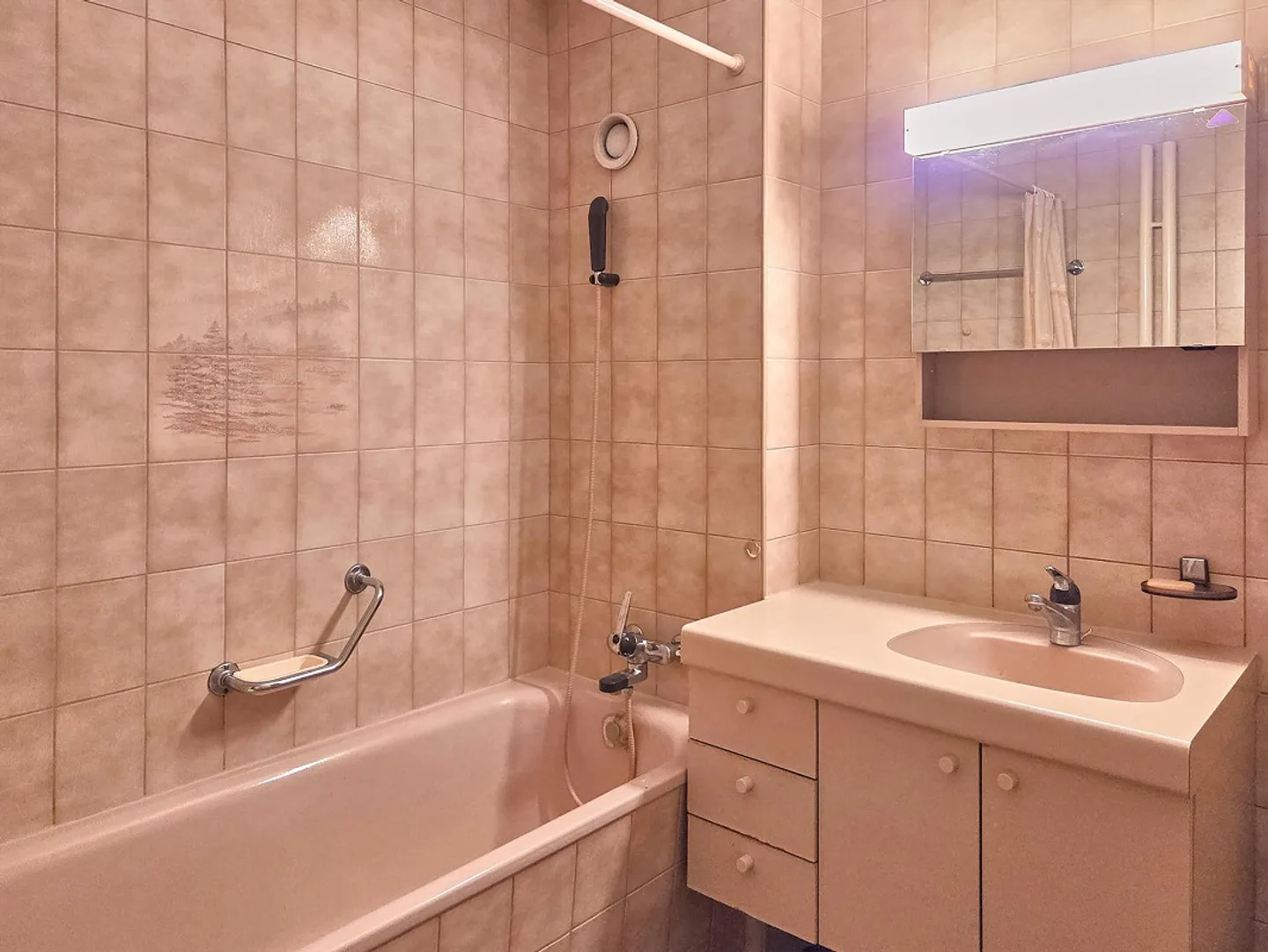 Vivere nel centro del villaggio di Uetendorf - Foto 9 di 10