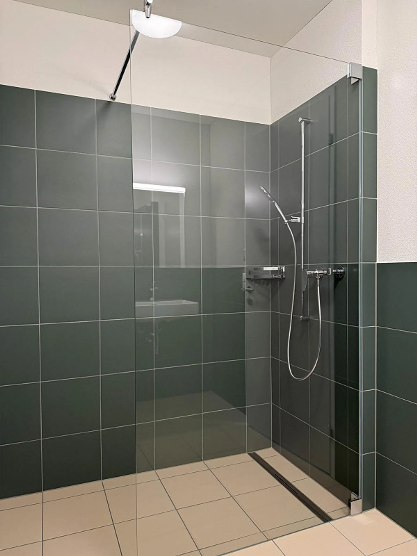 Appartement moderne de 5 pièces avec balcon à Baar - Photo 1 sur 8