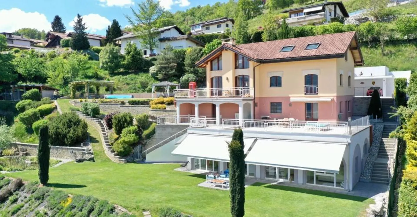 Magnificent property in PPE with 3 apartments (6.5 rooms + 3.5 rooms + 2.5 rooms) on - Photo 2 of 13