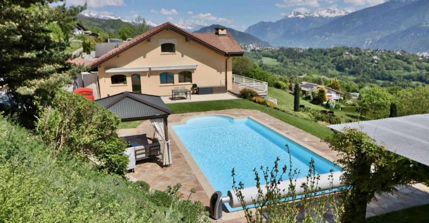 Magnificent property in PPE with 3 apartments (6.5 rooms + 3.5 rooms + 2.5 rooms) on - Photo 6 of 13