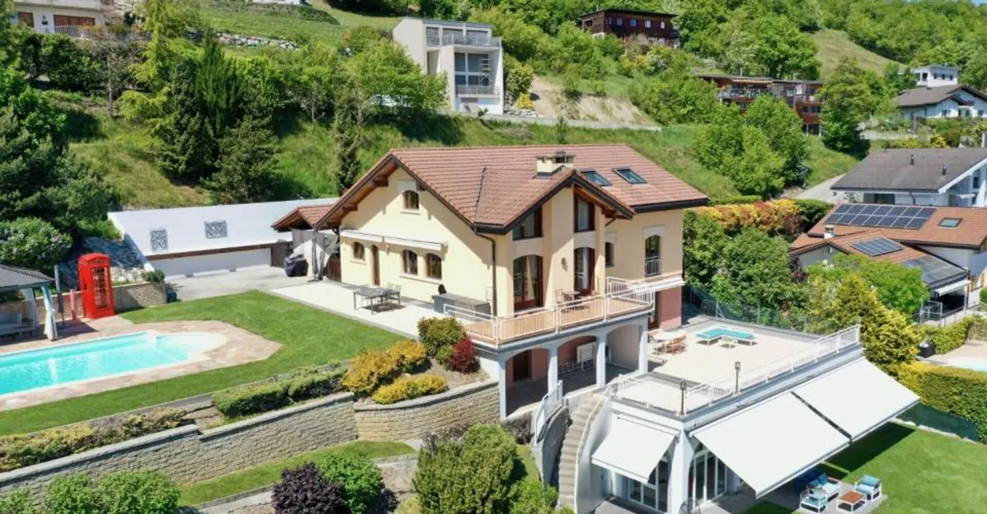 Magnificent property in PPE with 3 apartments (6.5 rooms + 3.5 rooms + 2.5 rooms) on - Photo 3 of 13