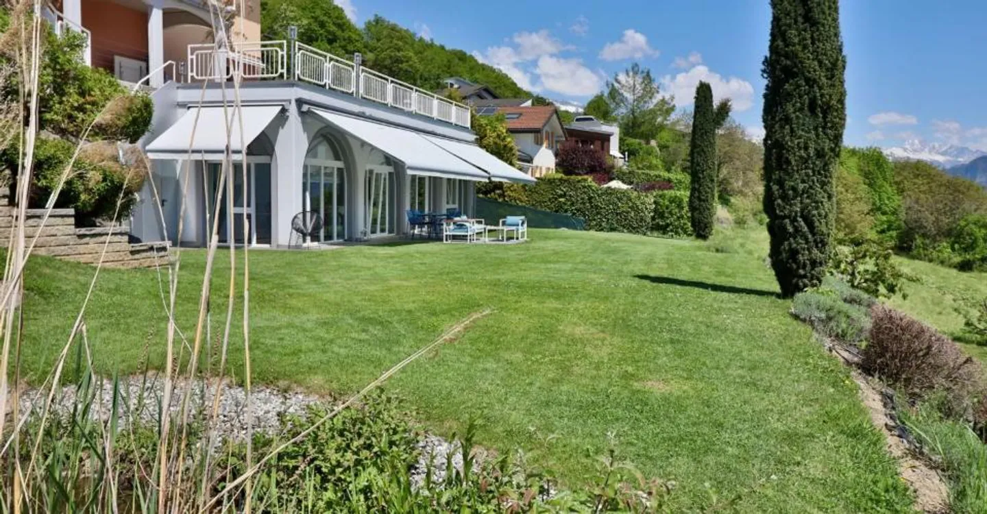 Magnificent property in PPE with 3 apartments (6.5 rooms + 3.5 rooms + 2.5 rooms) on - Photo 9 of 13