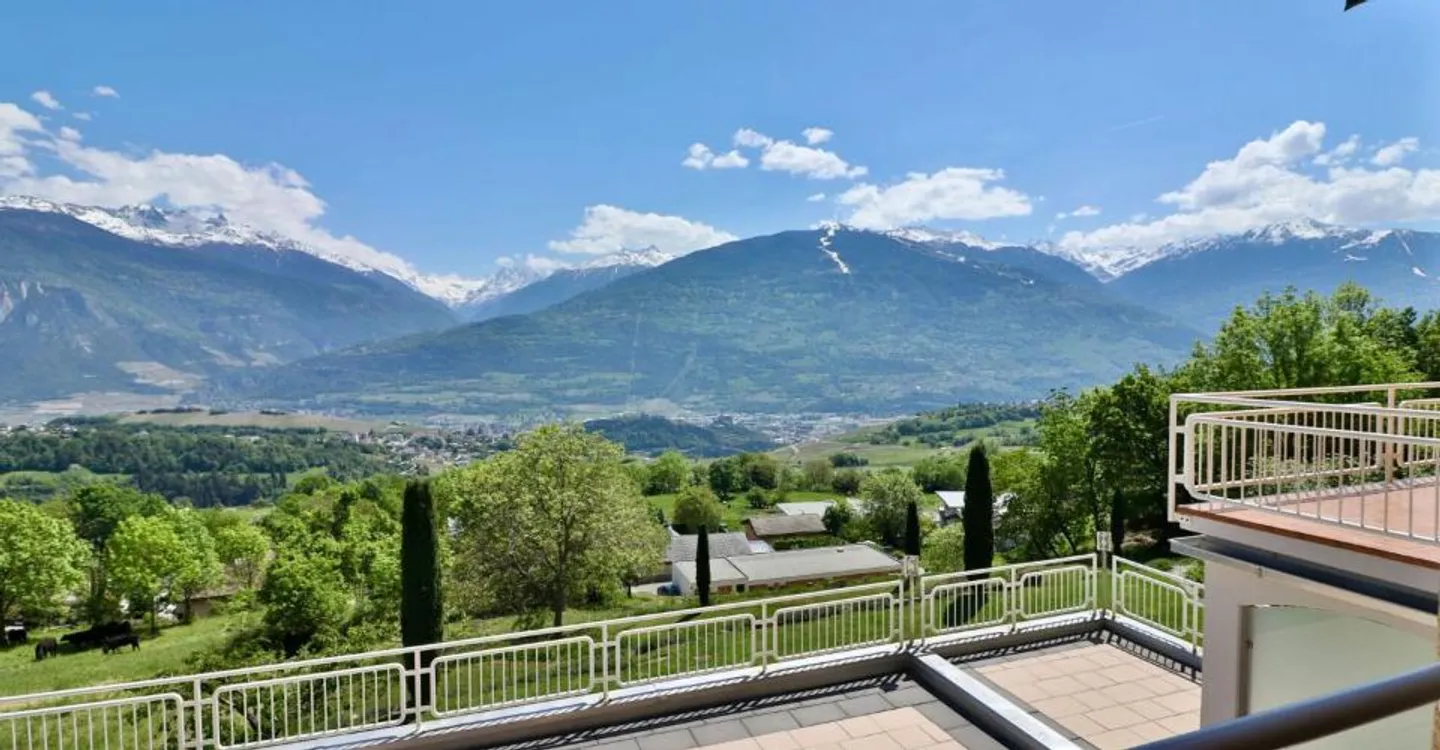 Magnificent property in PPE with 3 apartments (6.5 rooms + 3.5 rooms + 2.5 rooms) on - Photo 11 of 13