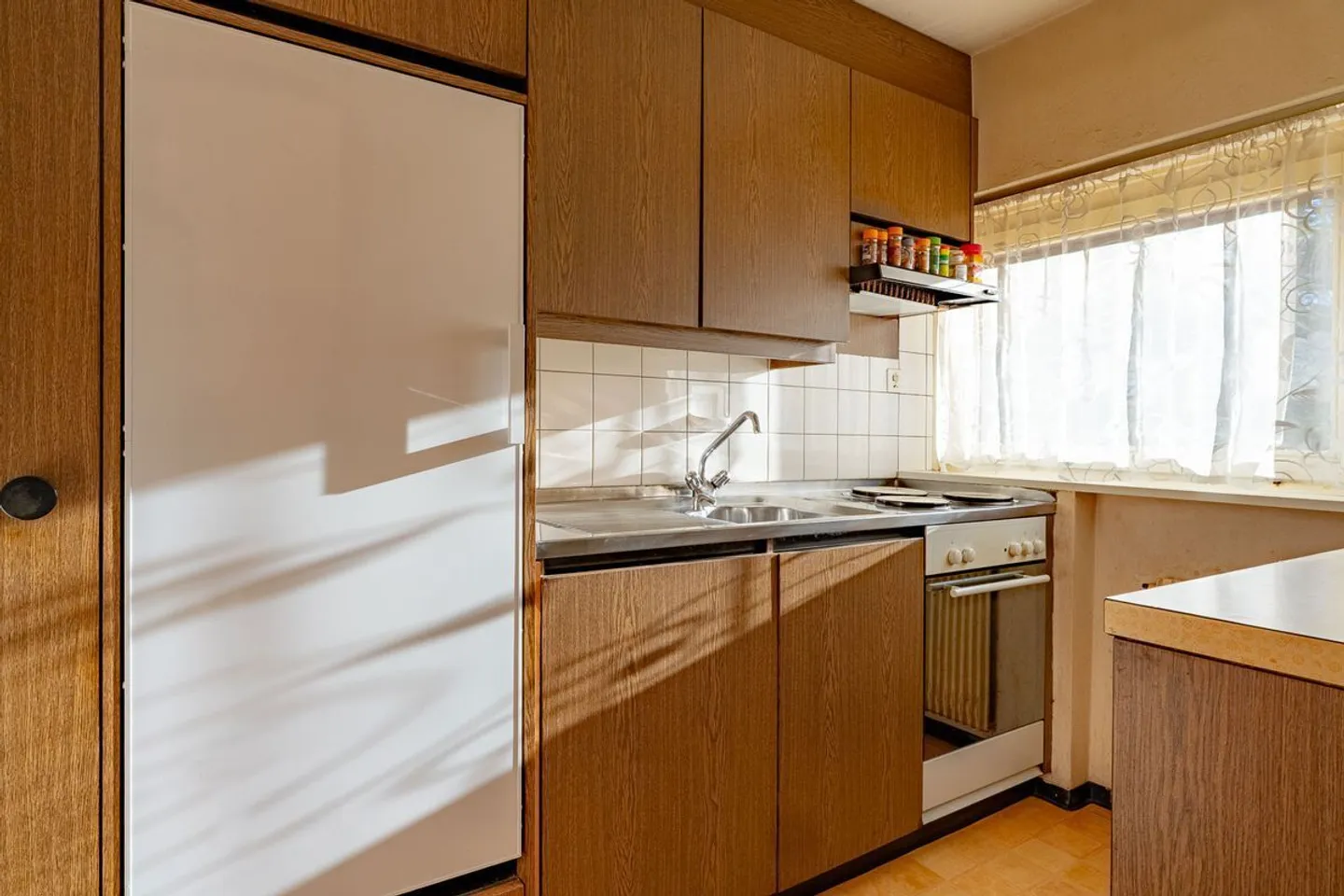 MFH WITH 6 APARTMENTS + COMMERCIAL PART - Photo 2 of 13