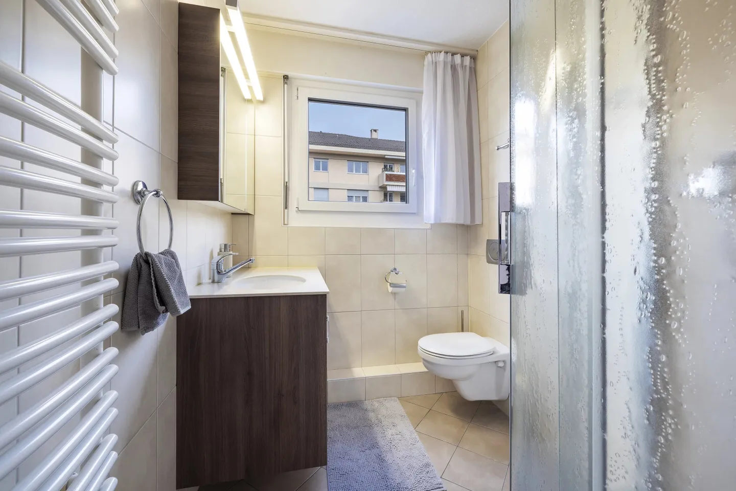 Beau penthouse de 5,5 pièces dans un emplacement central ! - Photo 6 sur 13