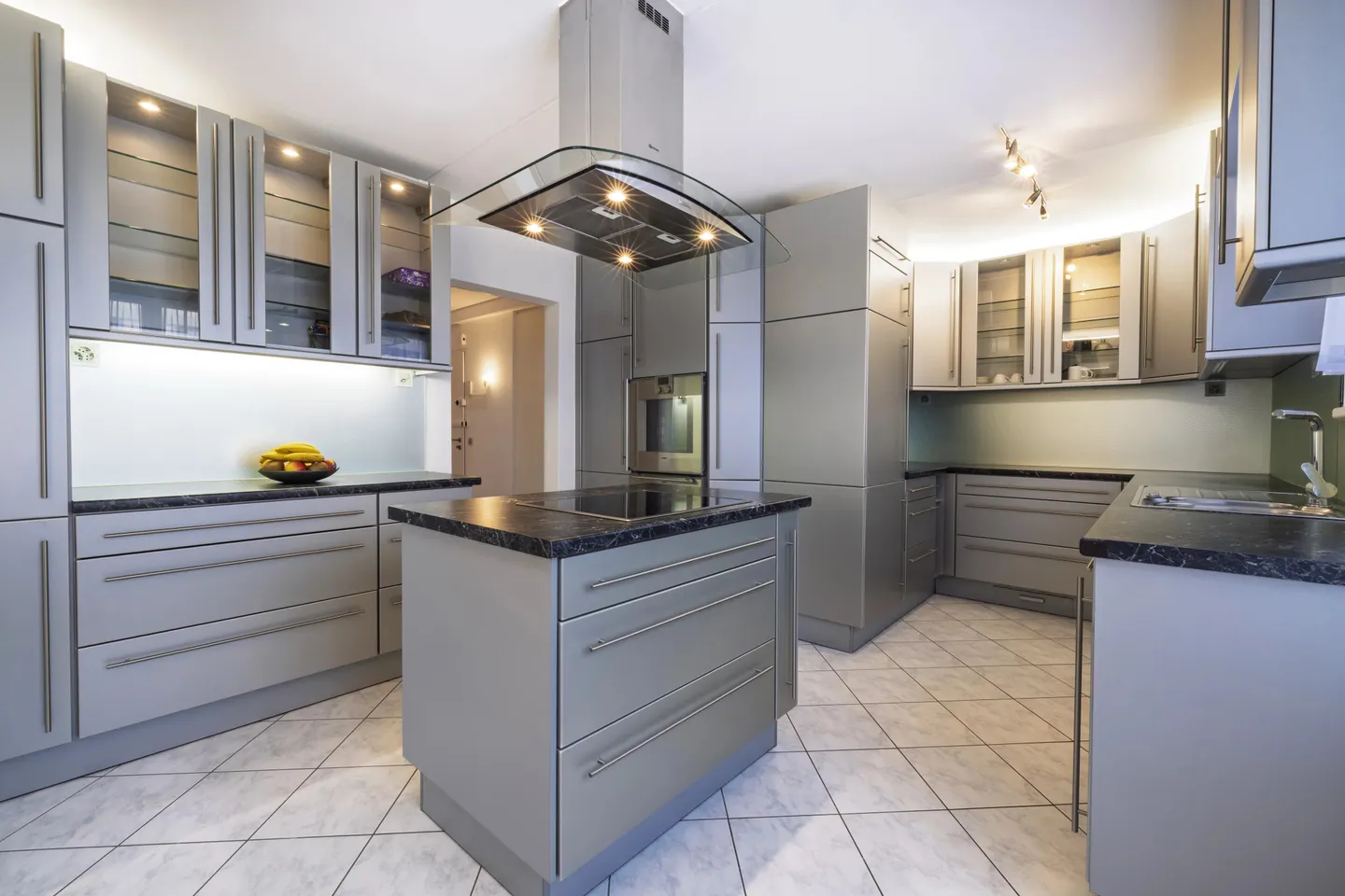 Beau penthouse de 5,5 pièces dans un emplacement central ! - Photo 4 sur 13