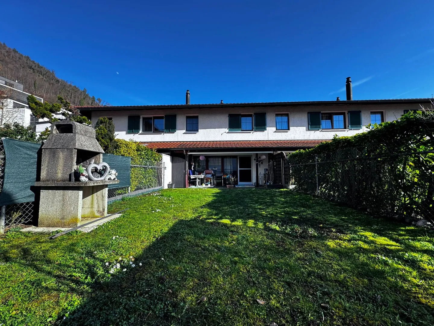 Elegante casa unifamiliare di 4,5 locali con camino, garage in una posizione privilegiata - Foto 1 di 14