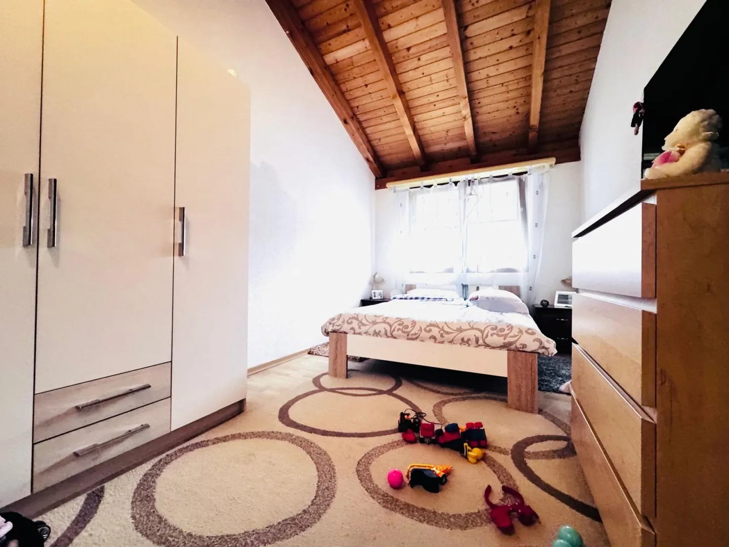 Elegante casa unifamiliare di 4,5 locali con camino, garage in una posizione privilegiata - Foto 5 di 14