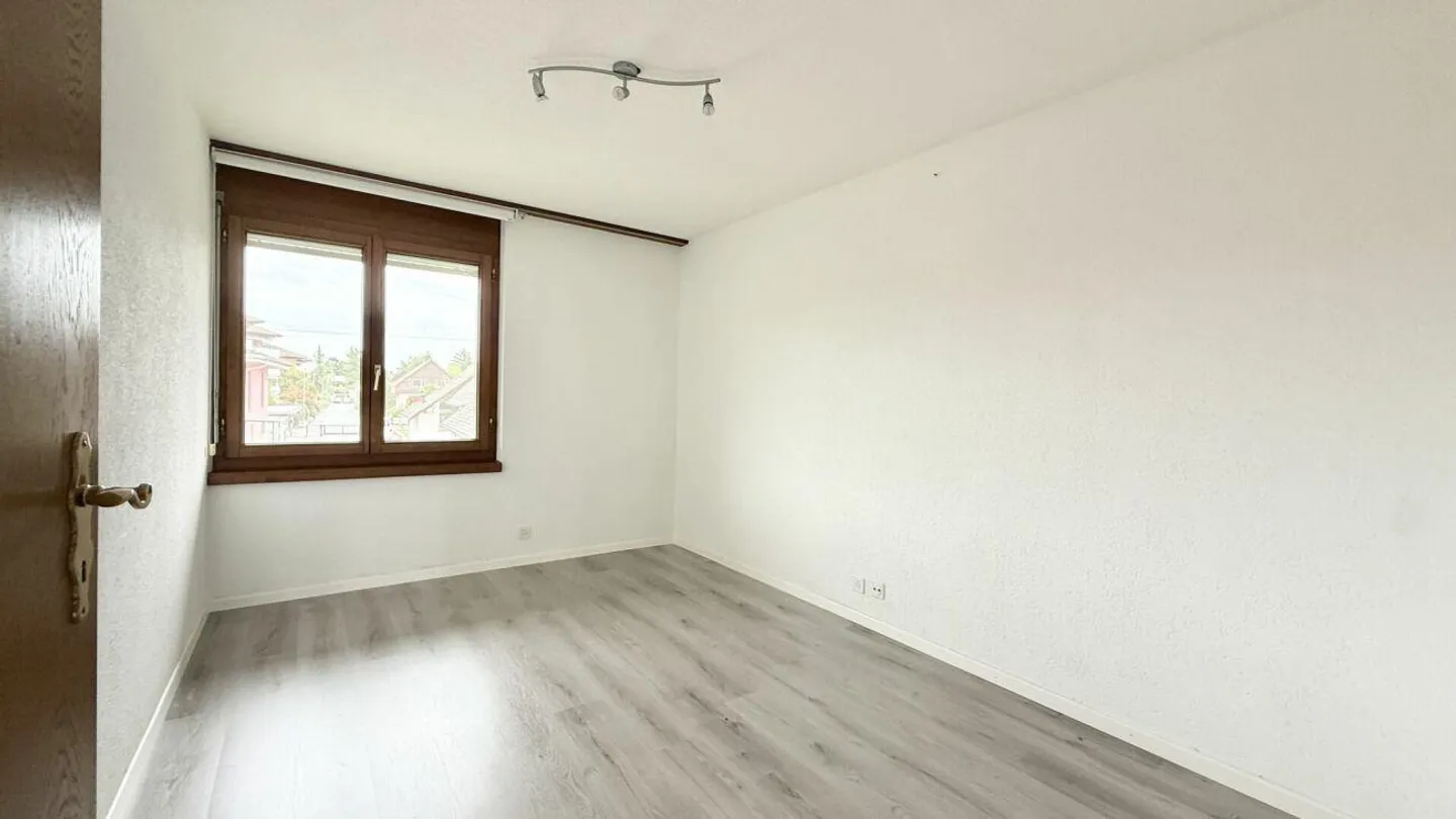 Attraktive, grosszügige und helle 4.5 Zi. Wohnung im Herzen von Aegerten - Photo 6 of 10