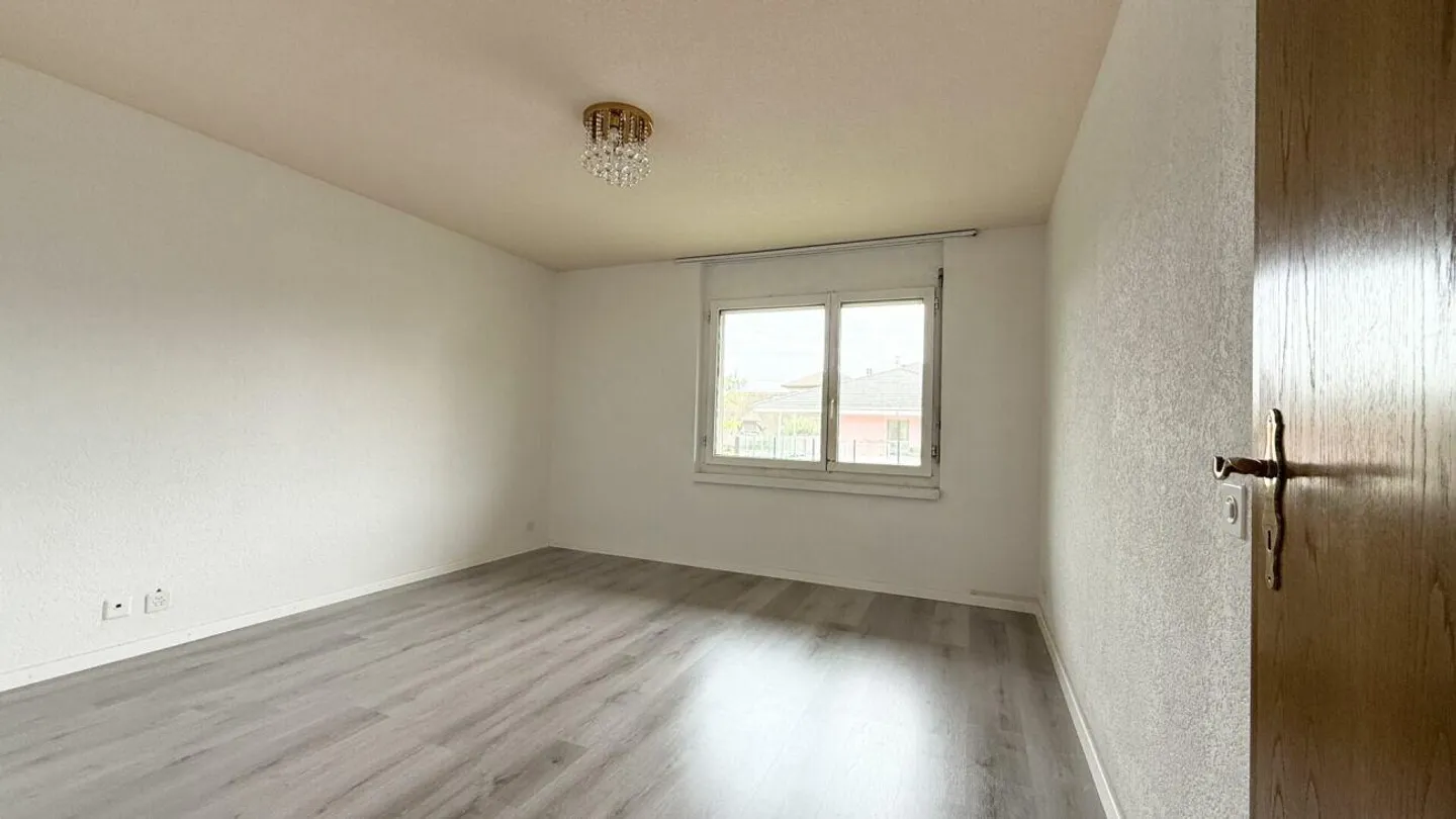 Attraktive, grosszügige und helle 4.5 Zi. Wohnung im Herzen von Aegerten - Photo 7 of 10