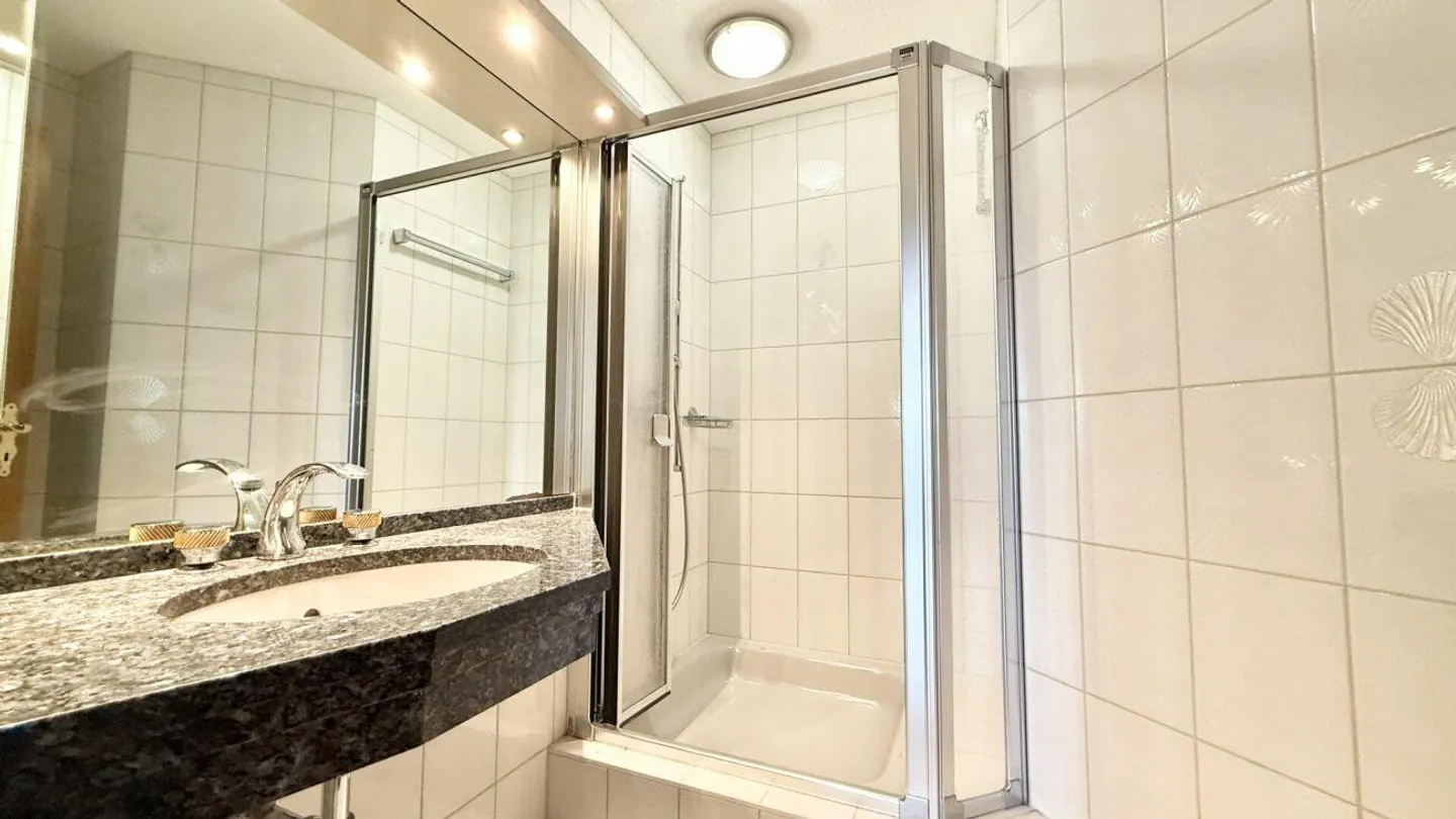 Attraktive, grosszügige und helle 4.5 Zi. Wohnung im Herzen von Aegerten - Photo 9 of 10