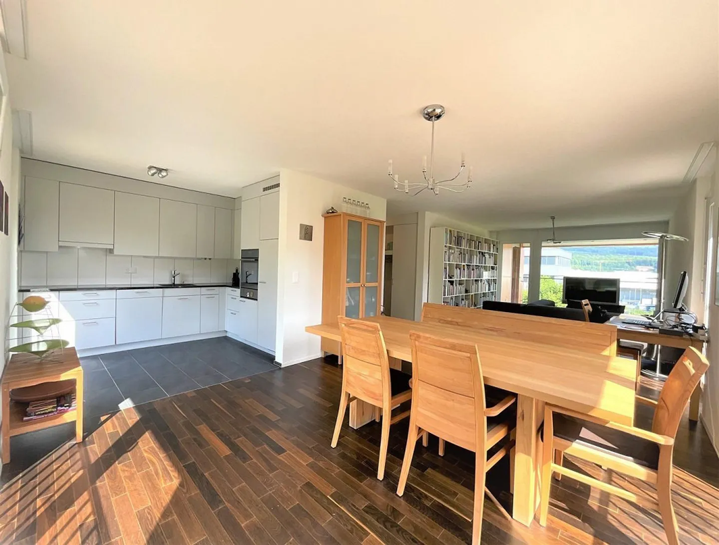 Ampio appartamento di 2 ½ stanze in una posizione privilegiata a Olten - Foto 3 di 8