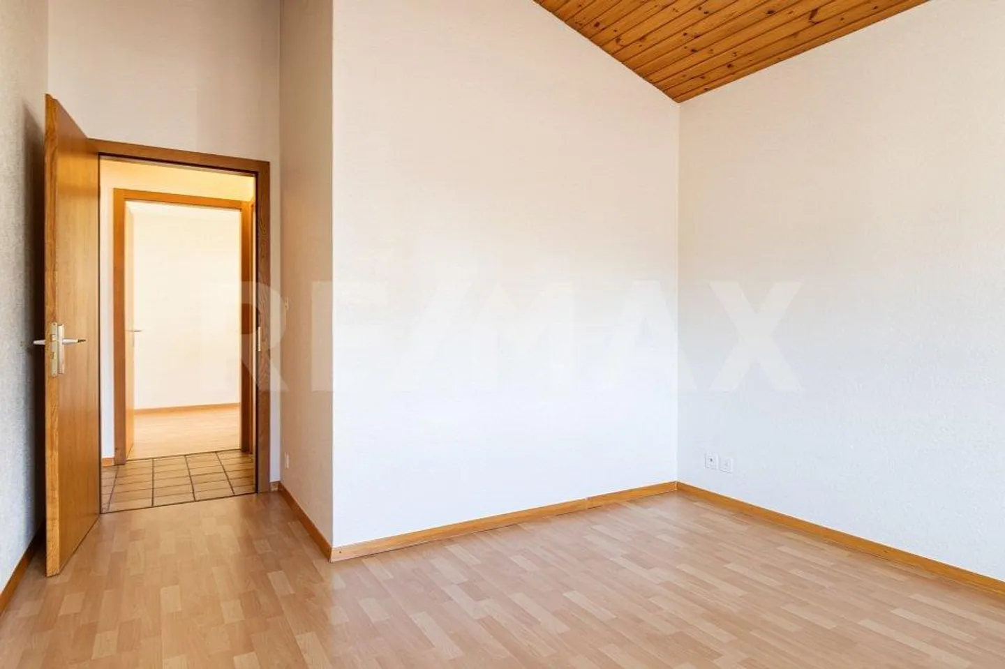 Beautiful apartment in the center of Gampel - Photo 6 of 12