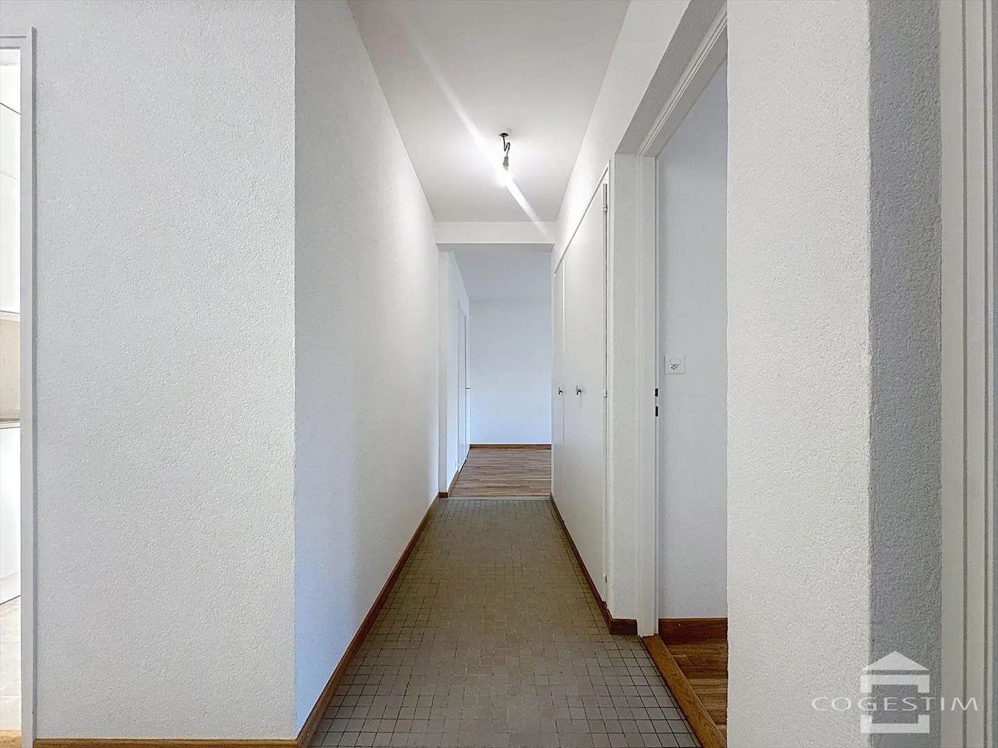 3.5 Room Apartment - Photo 3 of 11