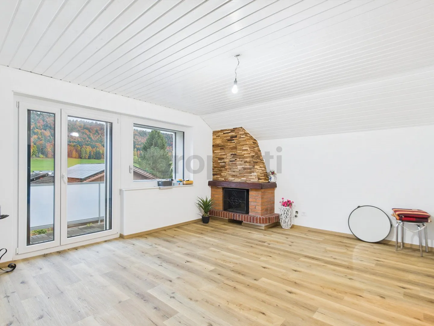 Renovated family house with two independent apartments and rental potential - Photo 5 of 9