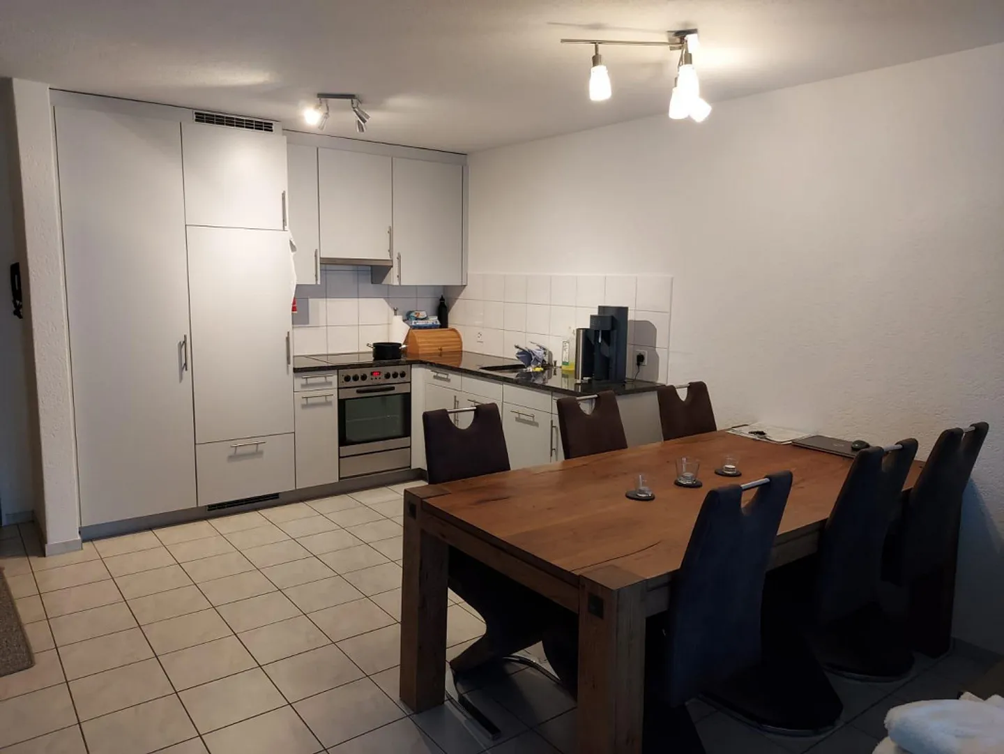 Appartement spacieux de 2,5 pièces avec balcon à louer - Photo 2 sur 9