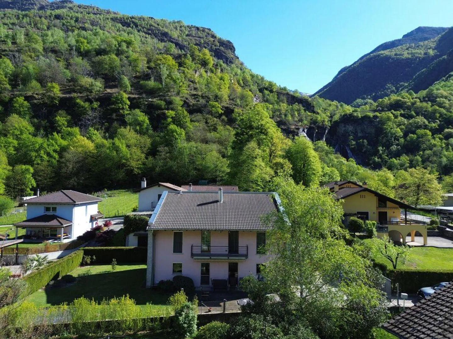 Serenity and Style: Elegant Residence of 4.5 Rooms with Large Garden... - Photo 1 of 13