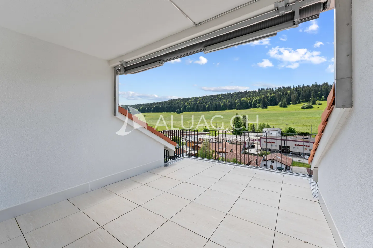 APPARTAMENTO ELEGANTE DI 4,5 STANZE CON VISTA SULLA NATURA - Foto 5 di 11