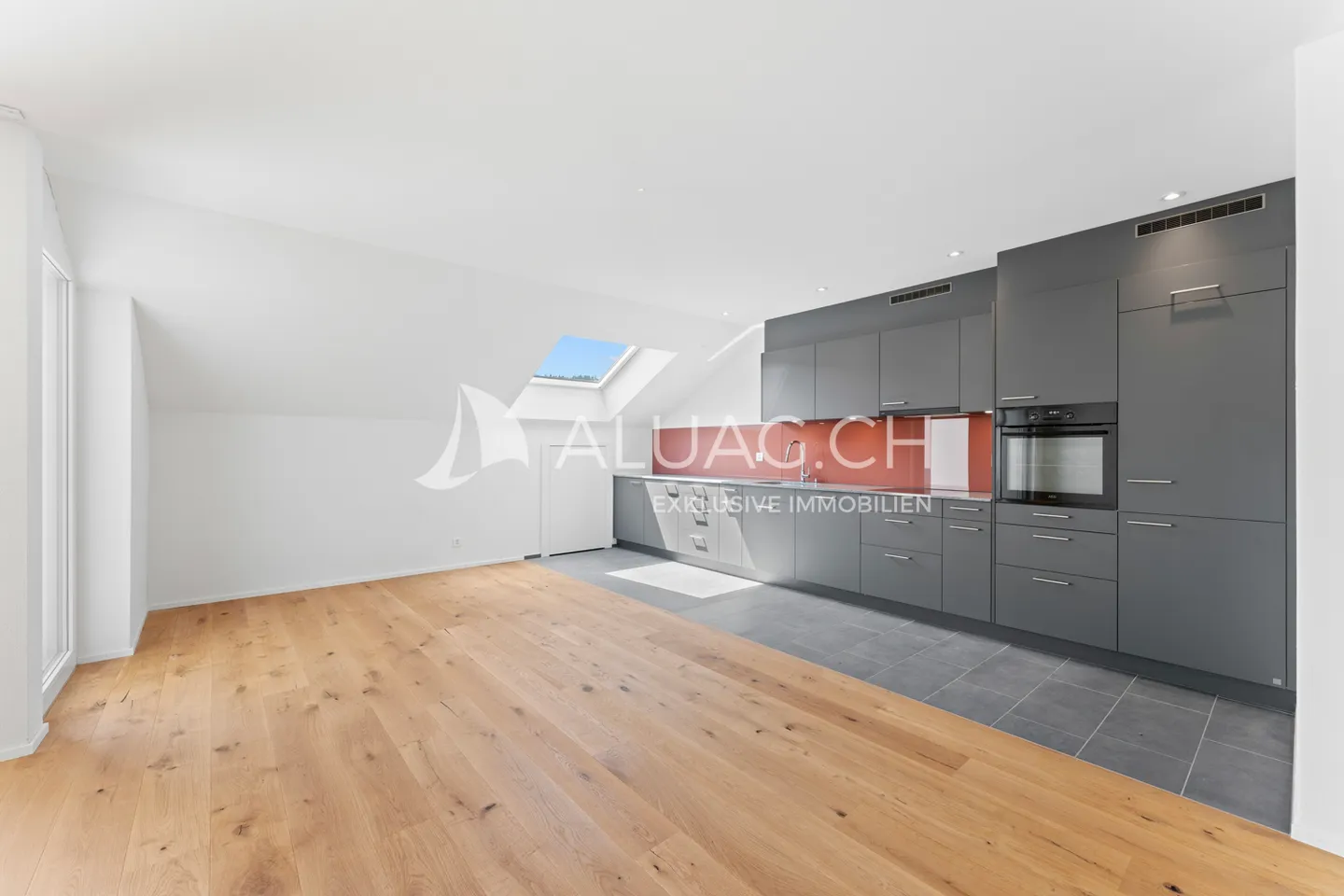 APPARTAMENTO ELEGANTE DI 4,5 STANZE CON VISTA SULLA NATURA - Foto 4 di 11