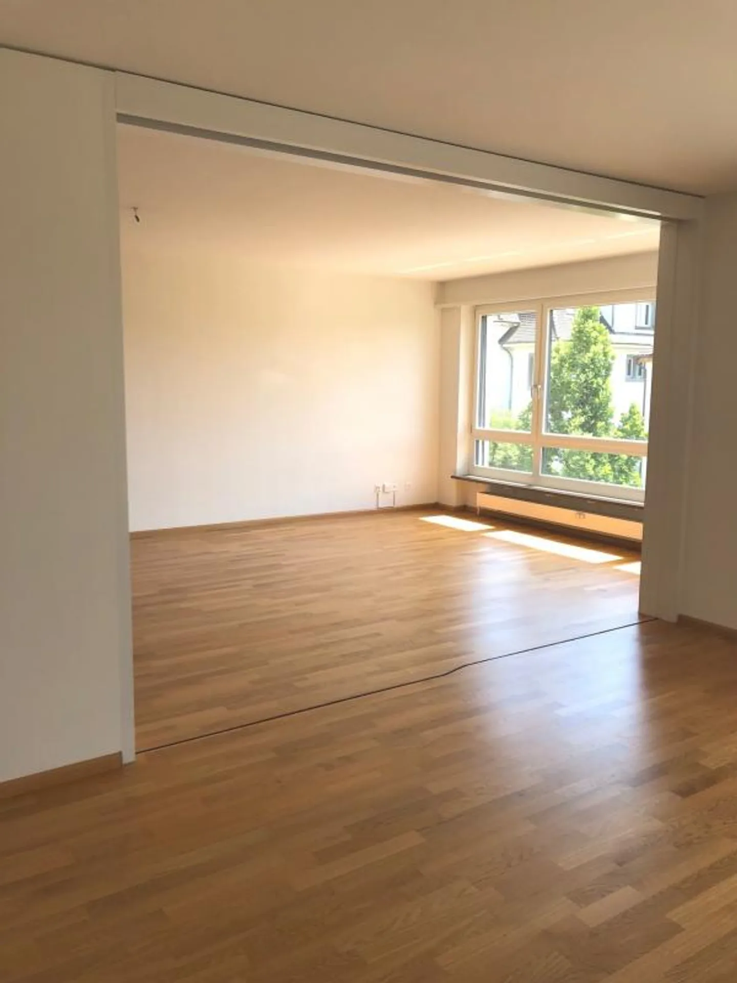 Appartamento 5 locali al 1° piano in posizione tranquilla da affittare - Foto 4 di 13