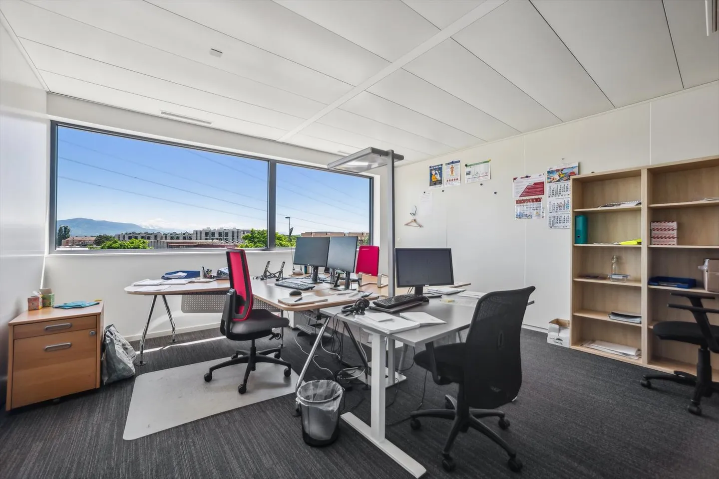 Bureaux magnifiques de 1'200 m2 au cœur du parc d'affaires de Terre Bonne - Photo 5 sur 6