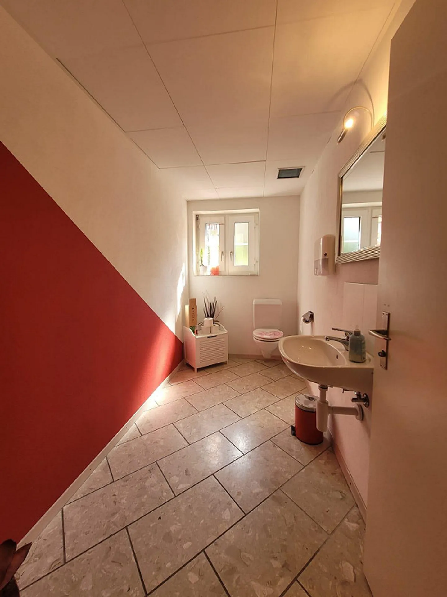 Spazio commerciale per studio, cosmetica o simile in una posizione centrale - Foto 4 di 5