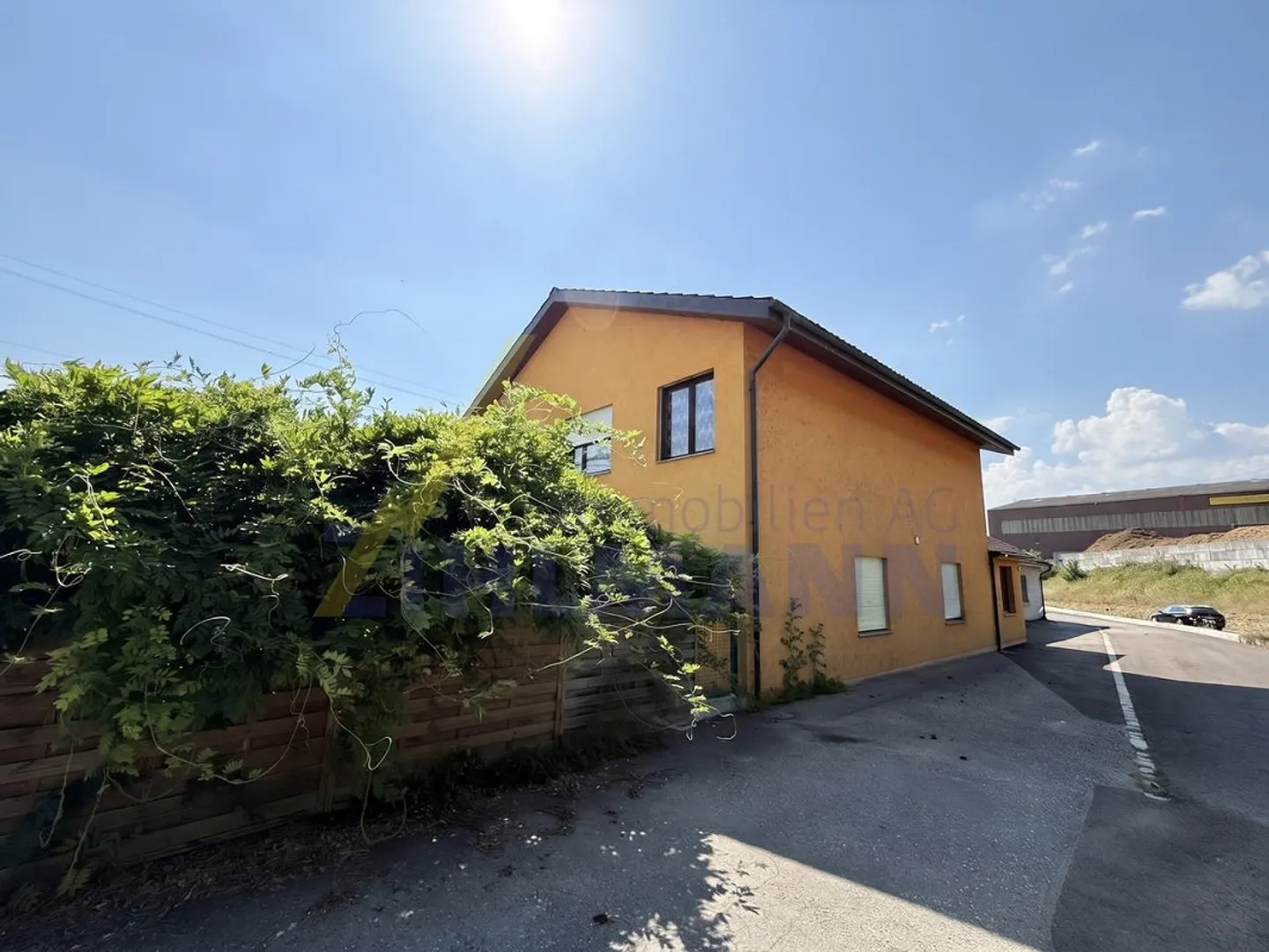 Attractive residential and commercial property with great potential for use - Photo 3 of 17