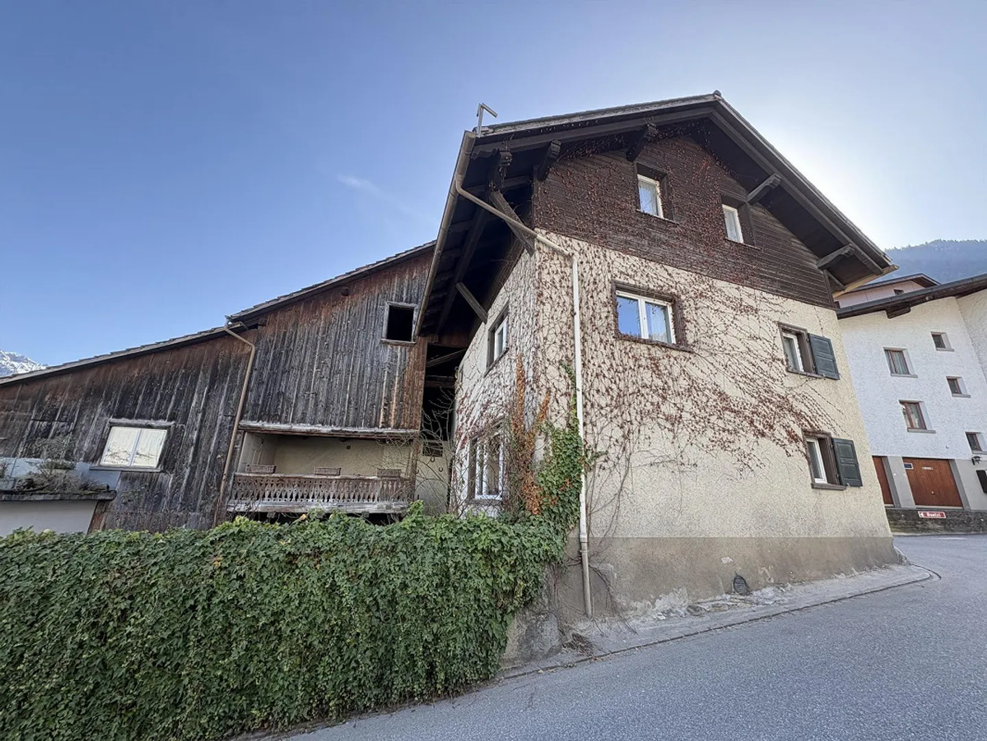 Untervaz - Casa unifamiliare con stalla e garage - Foto 1 di 4