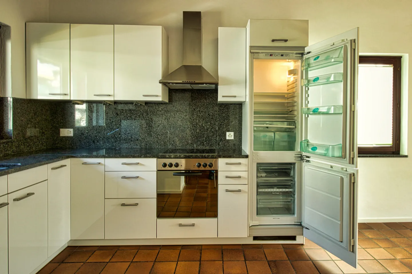 ASCONA, Nous louons un élégant appartement de 3½ pièces avec cheminée et style - Photo 8 sur 16