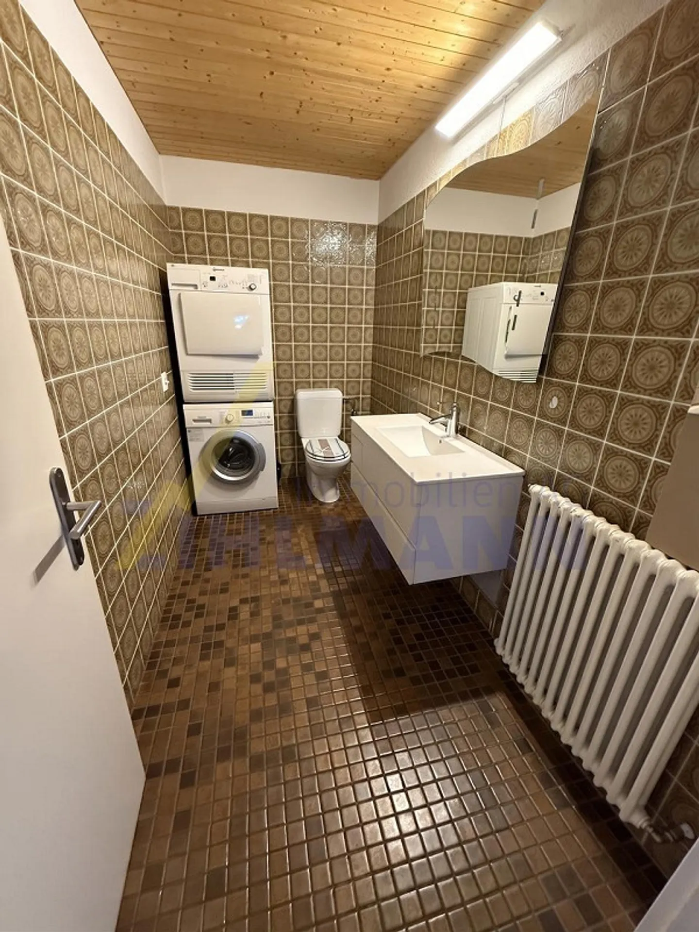 Attractive residential and commercial property with great potential for use - Photo 8 of 17