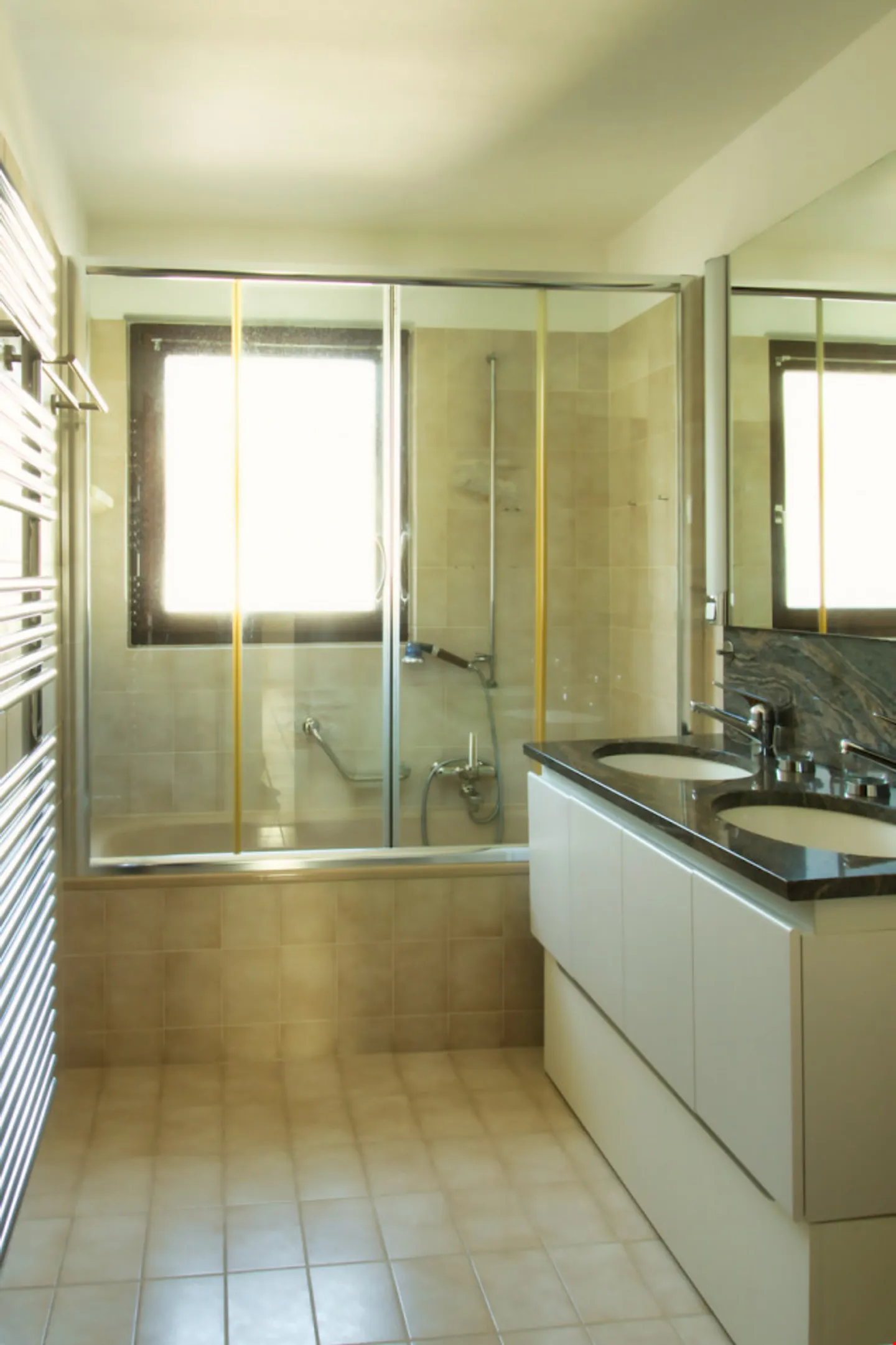 ASCONA, Nous louons un élégant appartement de 3½ pièces avec cheminée et style - Photo 12 sur 16