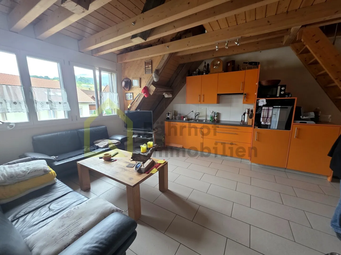 Charming Maisonette Apartment with Balcony - Photo 7 of 9