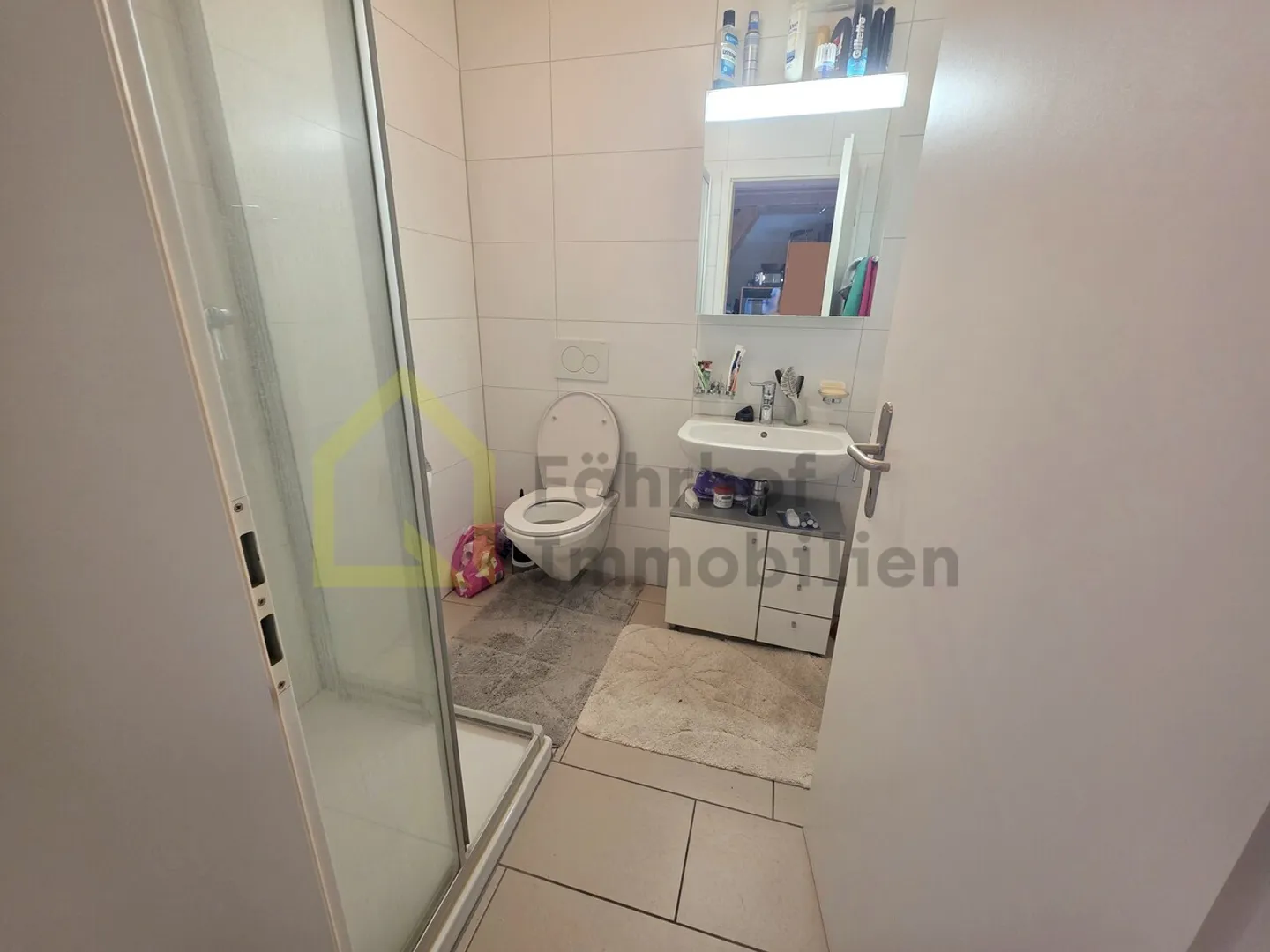 Charming Maisonette Apartment with Balcony - Photo 2 of 9