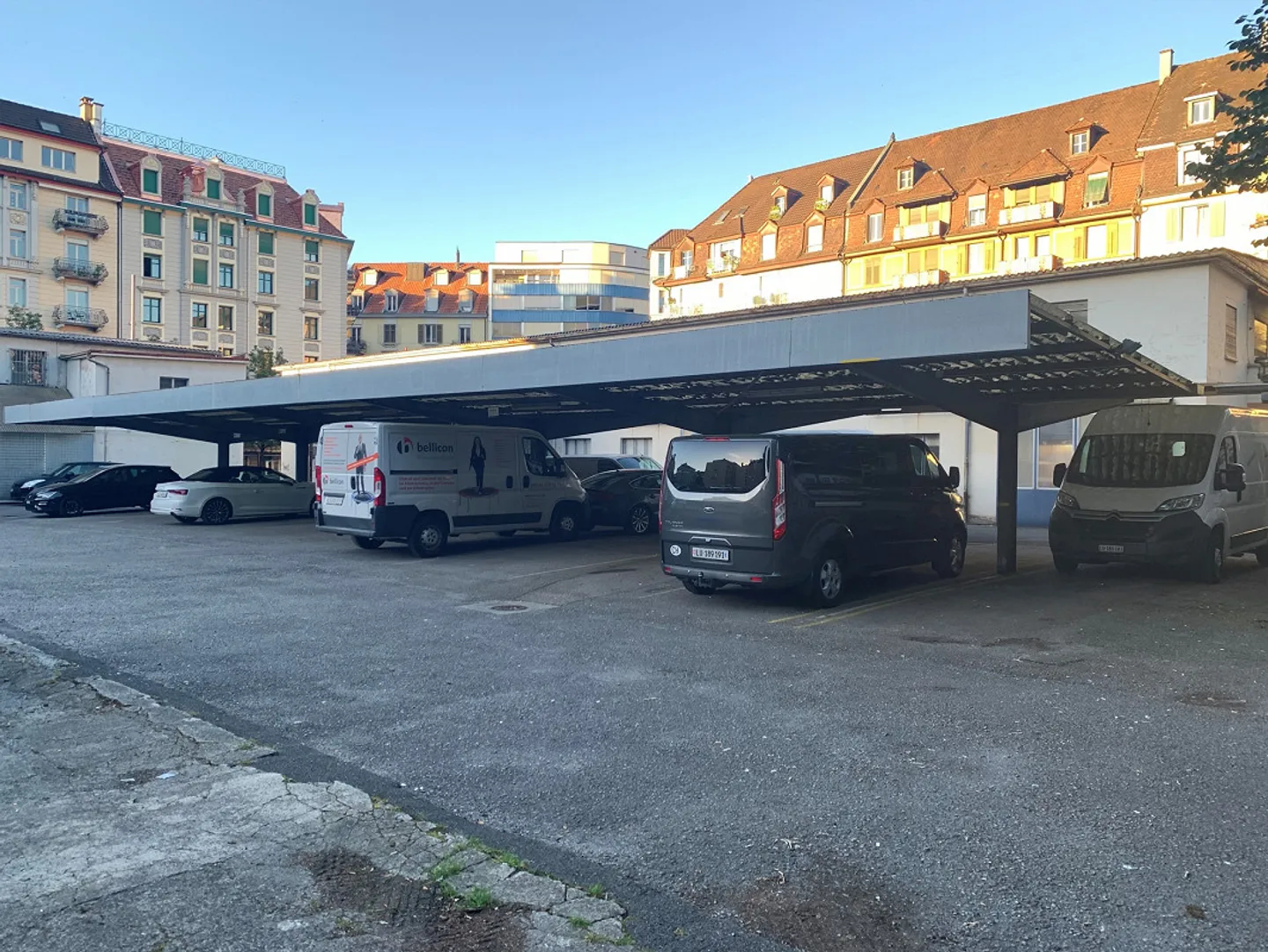 place de parking double centrale dans la Neustadt - Photo 2 sur 2