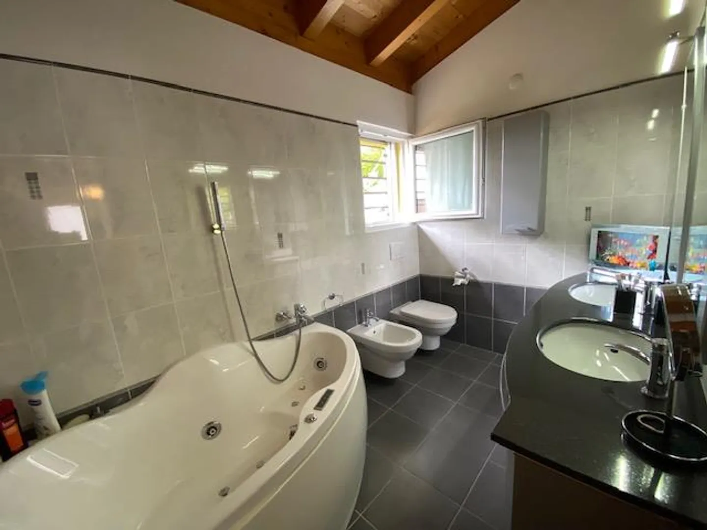 SPLENDID SINGLE-FAMILY HOUSE WITH PANORAMIC VIEW - Photo 7 of 13