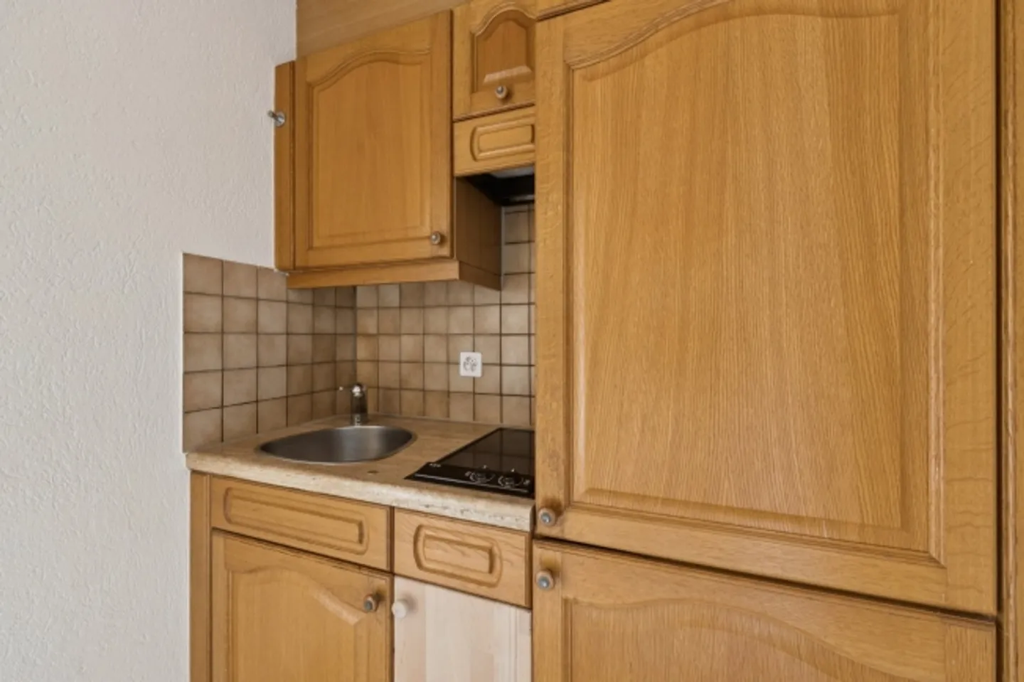 Cozy Studio in Central Location - Photo 5 of 6