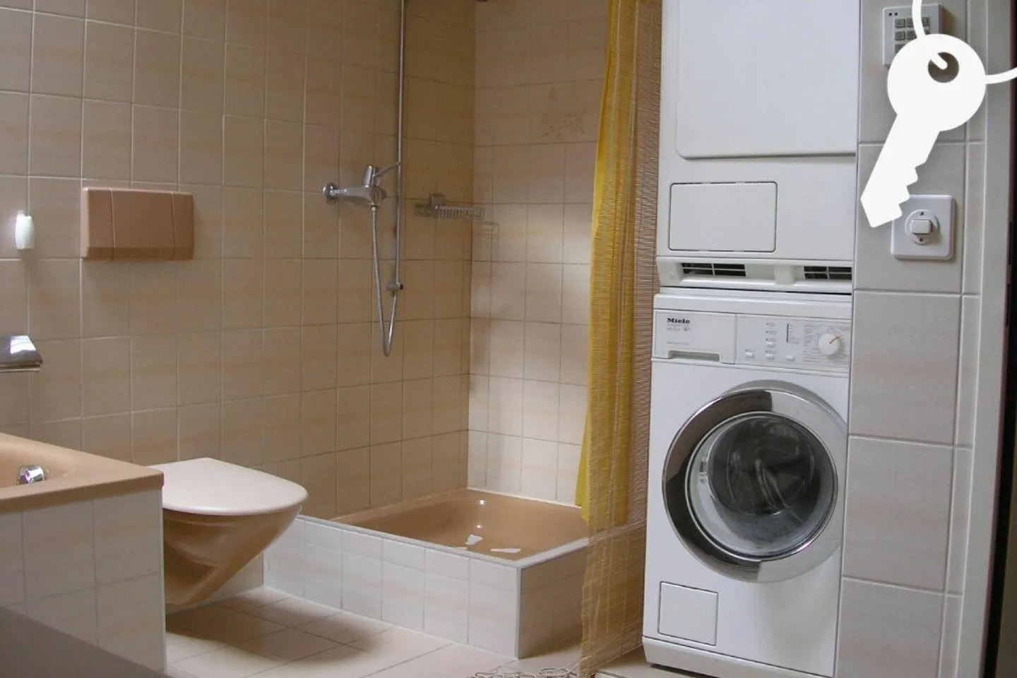 Appartement mansardé de 3,5 pièces confortable dans un emplacement calme en bordure de forêt - Photo 3 sur 9
