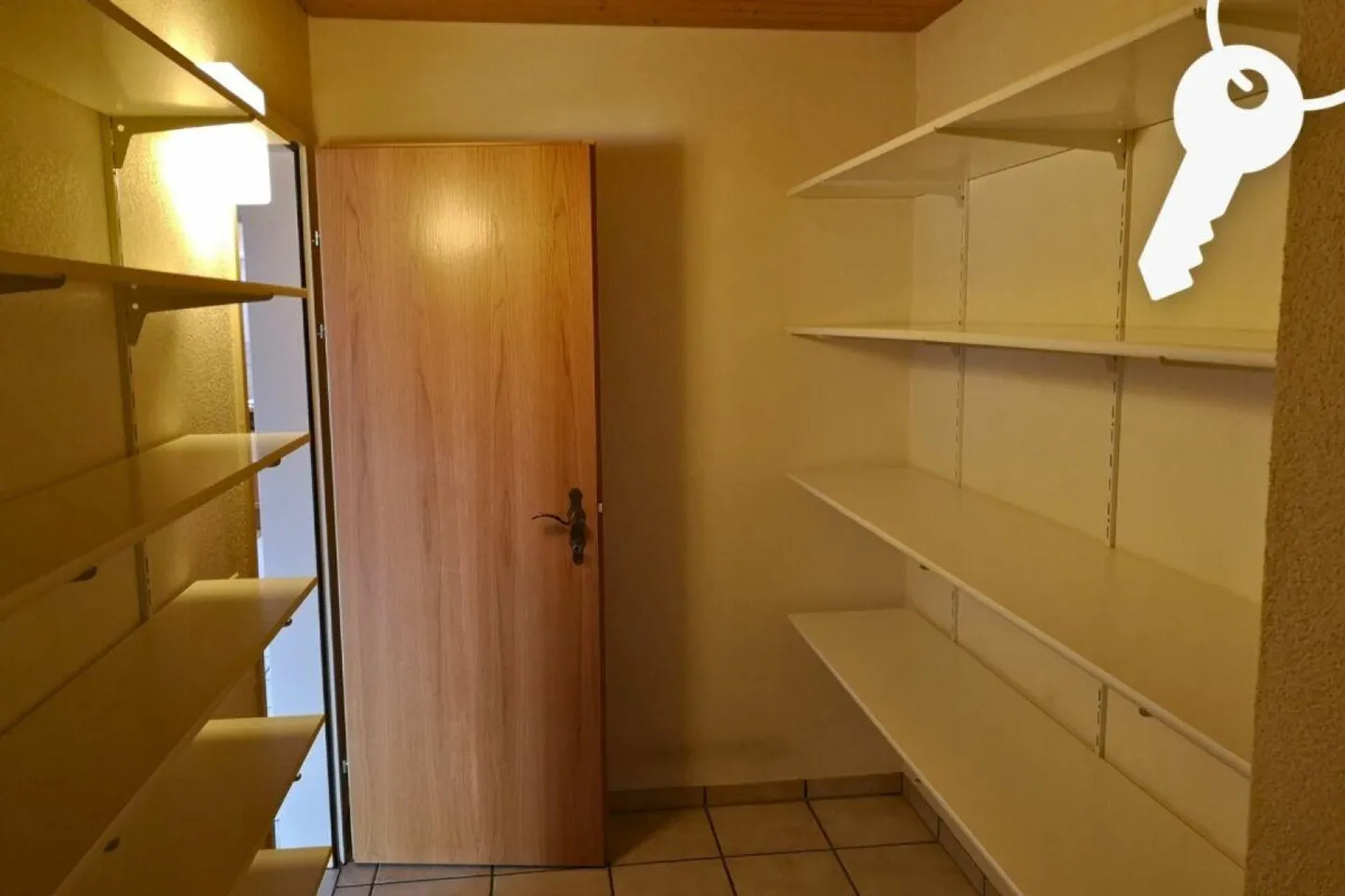 Appartement mansardé de 3,5 pièces confortable dans un emplacement calme en bordure de forêt - Photo 4 sur 9