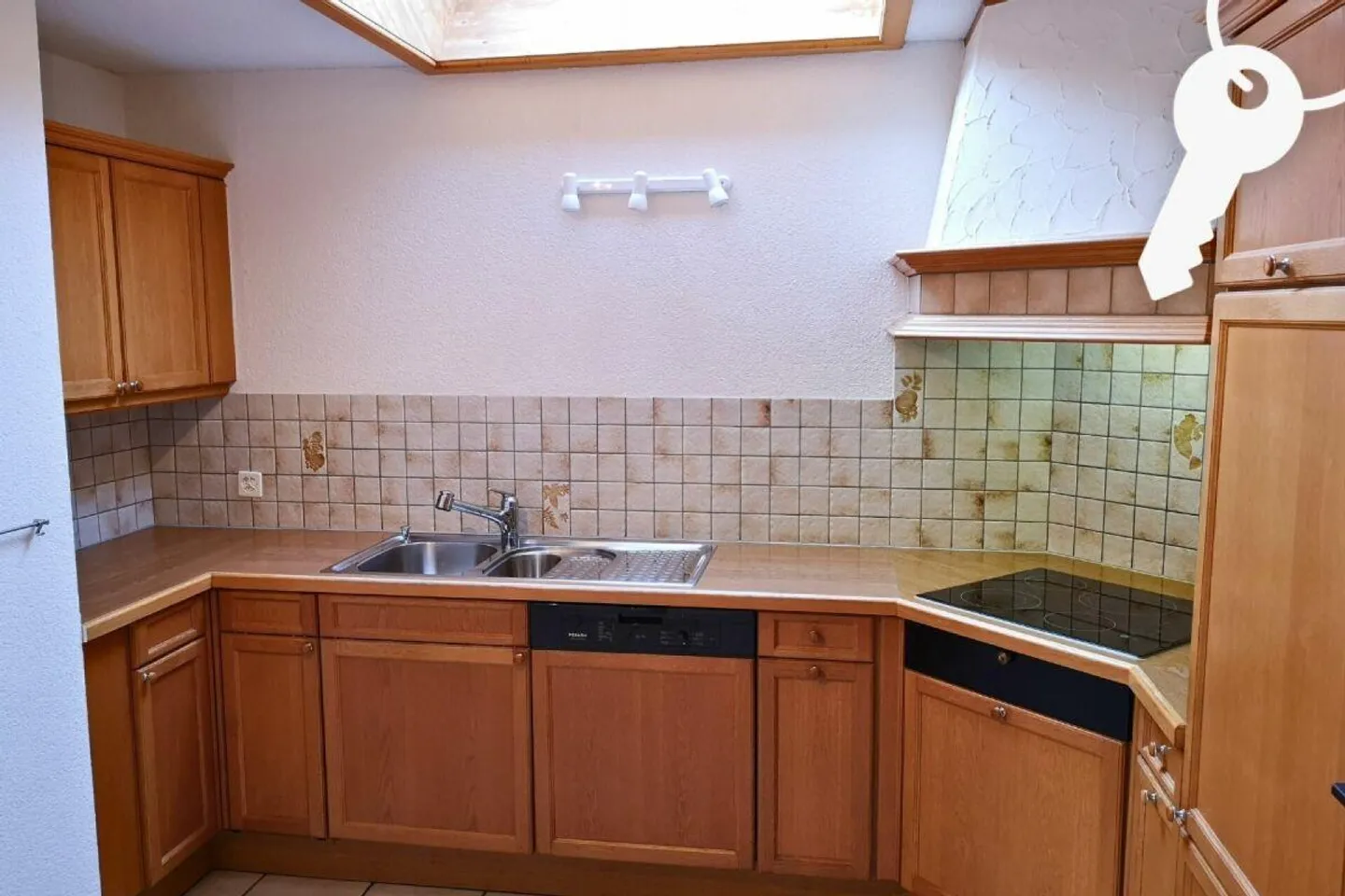 Appartement mansardé de 3,5 pièces confortable dans un emplacement calme en bordure de forêt - Photo 5 sur 9