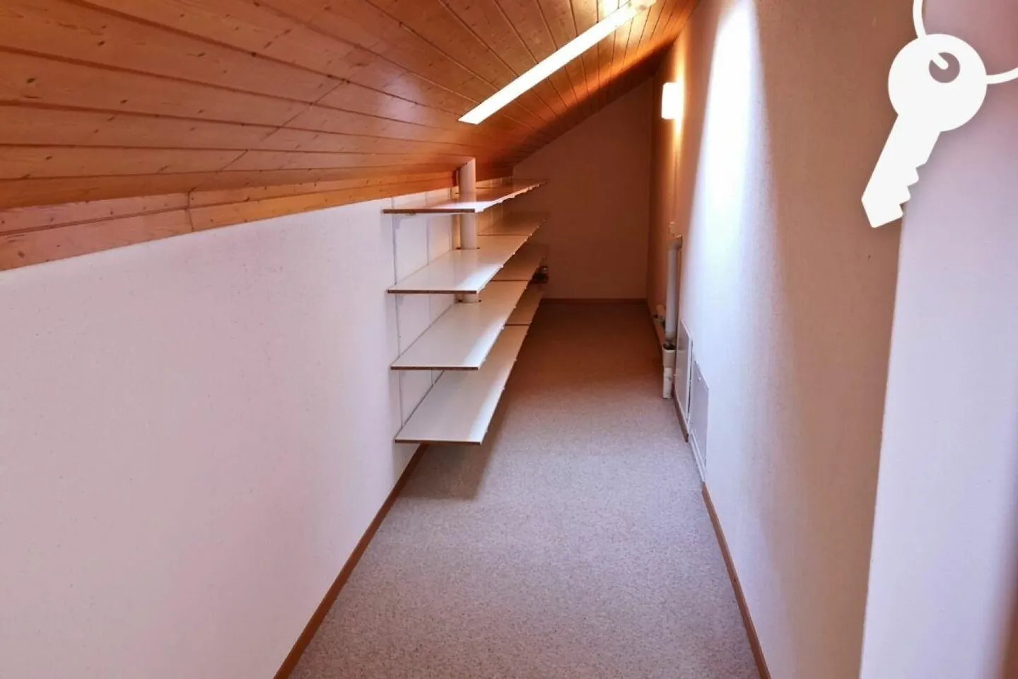 Appartement mansardé de 3,5 pièces confortable dans un emplacement calme en bordure de forêt - Photo 8 sur 9