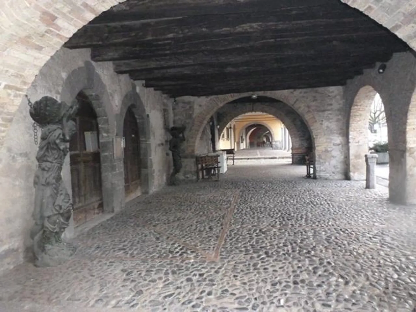 Bell'appartamento in un antico palazzo - Foto 13 di 13
