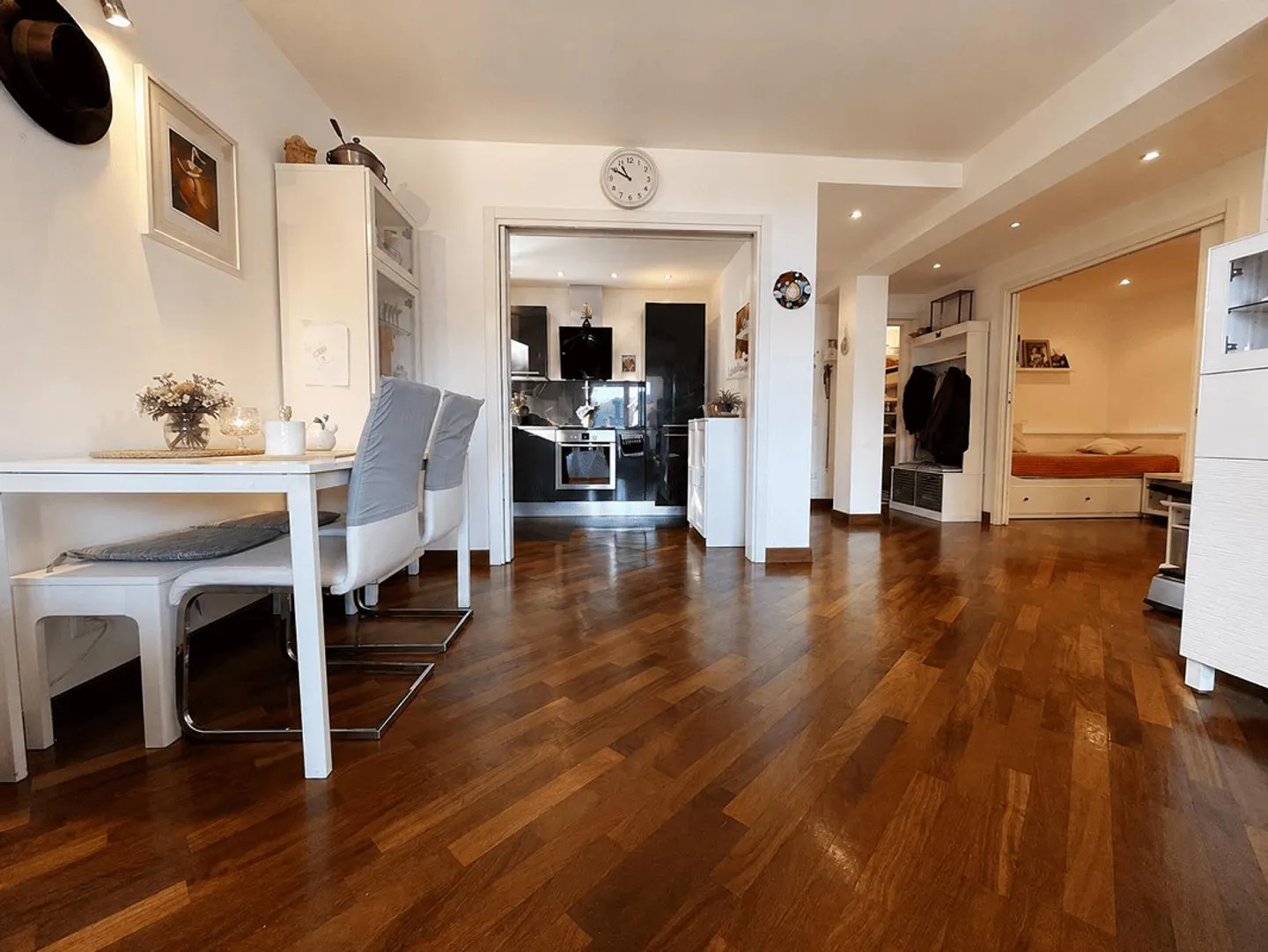 SPACIOUS 2.5 APARTMENT WITH LAKE VIEW AND OUTDOOR PARKING - Photo 2 of 13