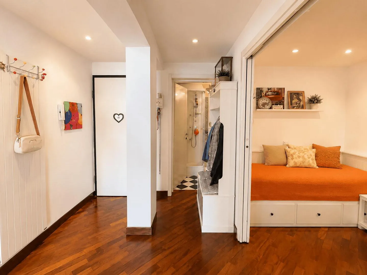 SPACIOUS 2.5 APARTMENT WITH LAKE VIEW AND OUTDOOR PARKING - Photo 8 of 13